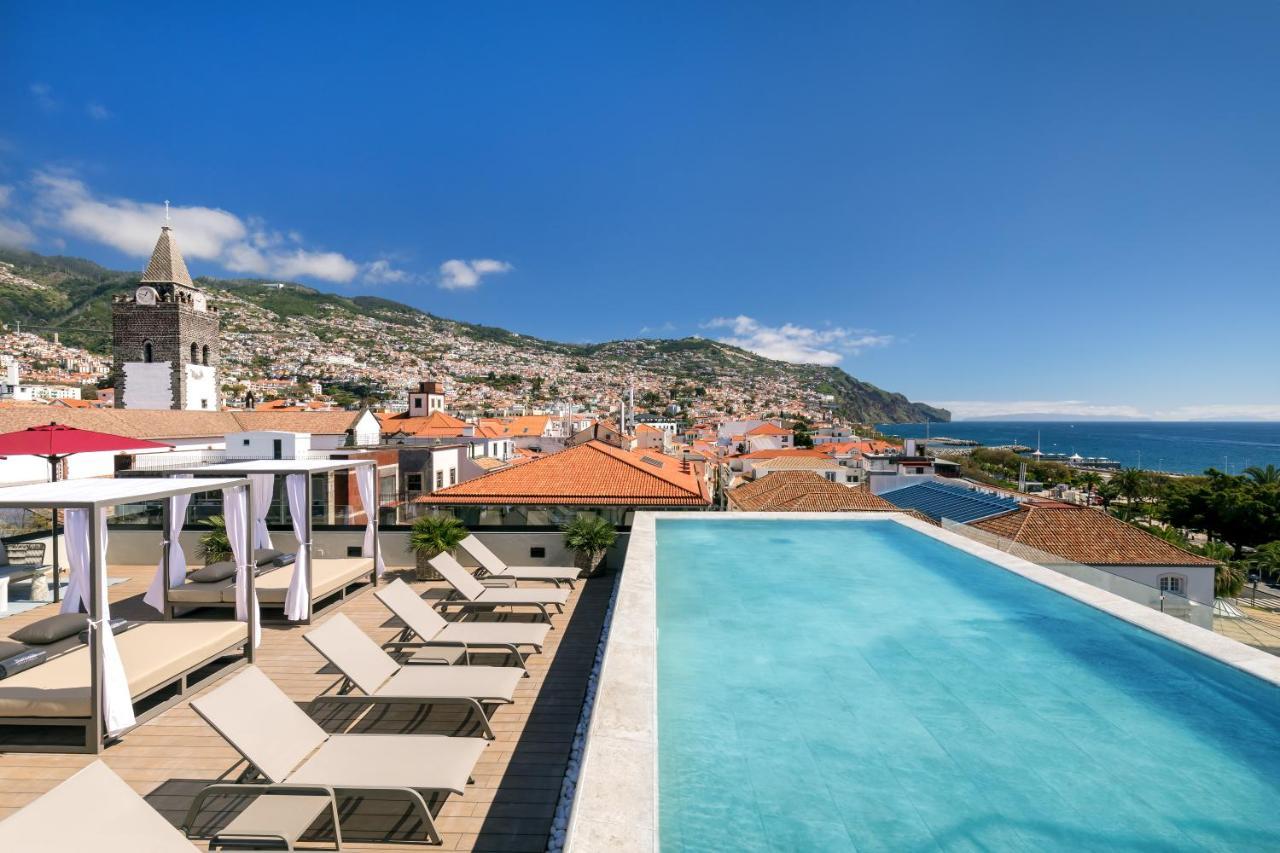 Hotel Barcelo Funchal Oldtown Exterior foto The rooftop pool at the Hotel Porto Santo