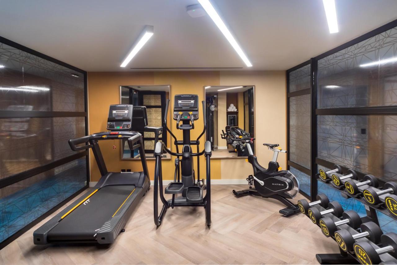 Hotel Barcelo Funchal Oldtown Exterior foto The gym at the hotel