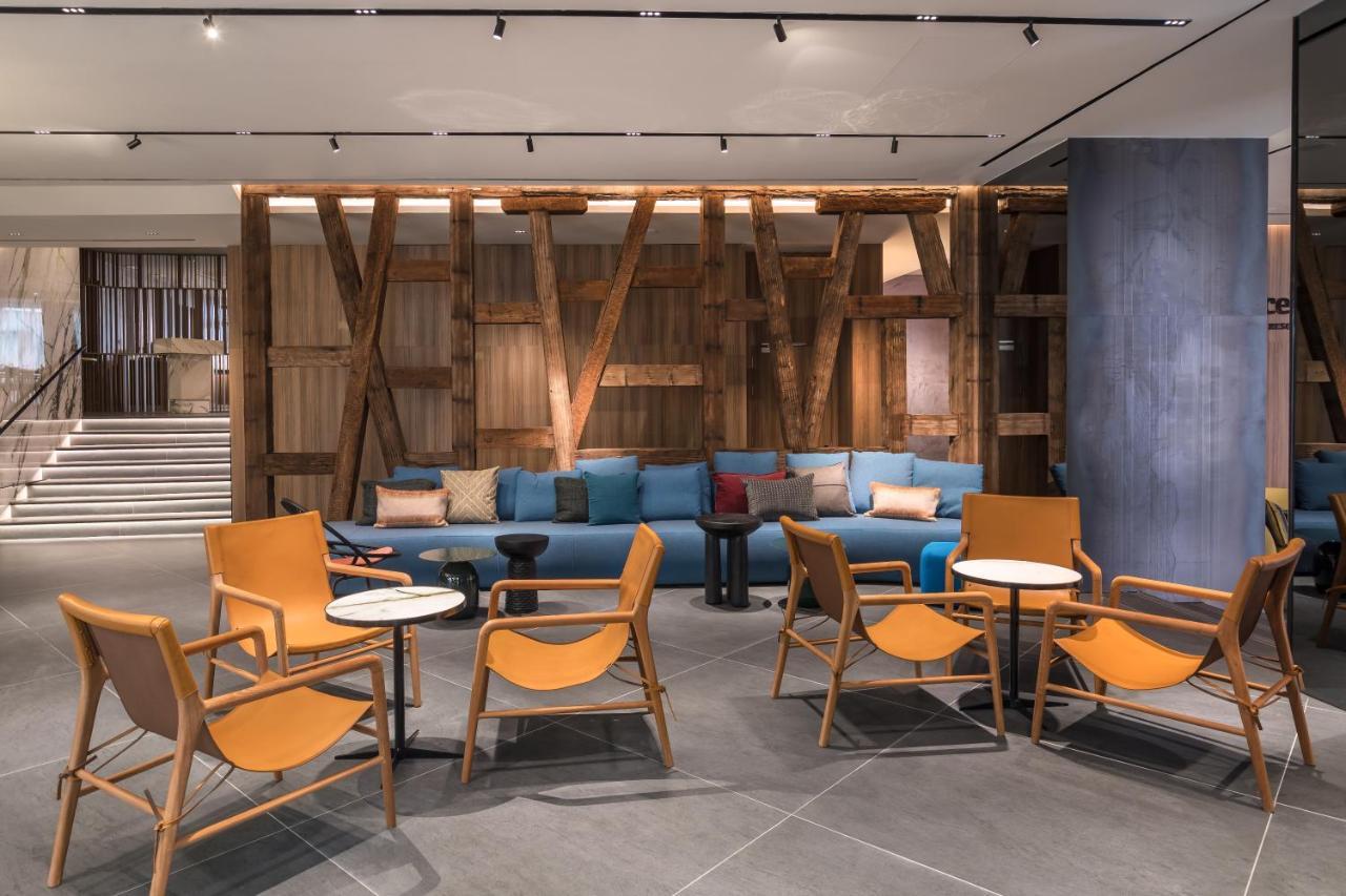 Hotel Barcelo Funchal Oldtown Exterior foto The lounge at the airport