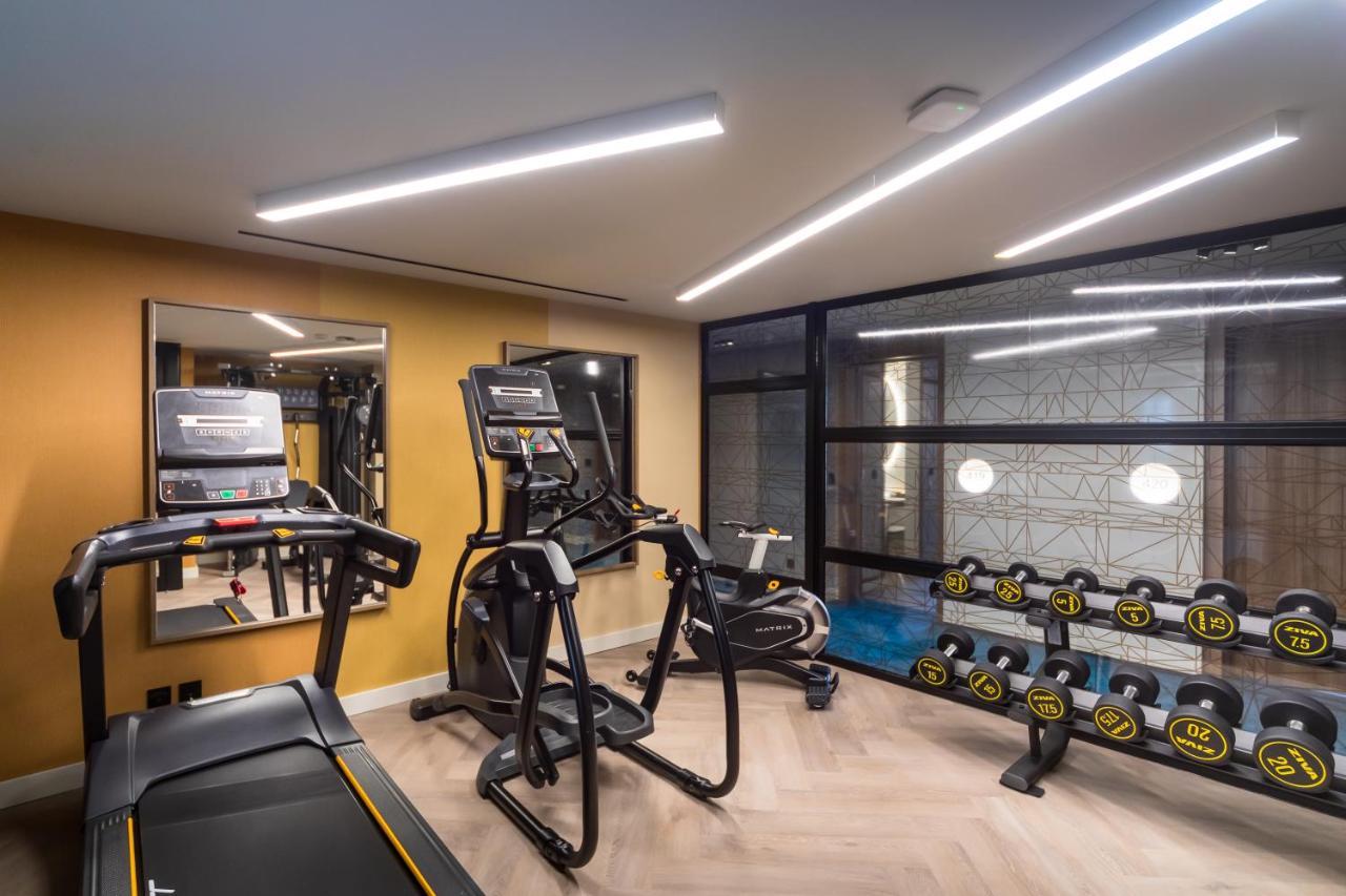 Hotel Barcelo Funchal Oldtown Exterior foto The gym at the 2018 London Marathon Village